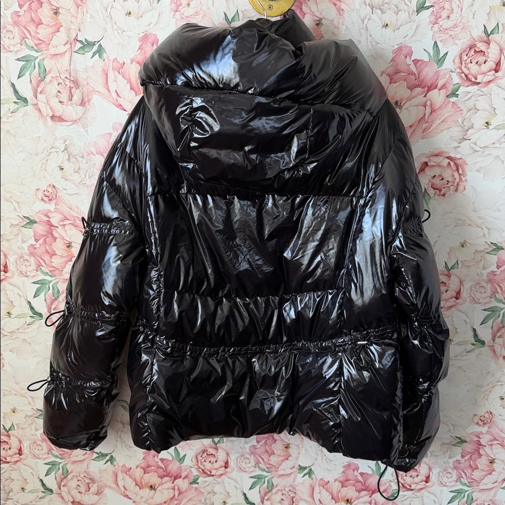 ALO Yoga Glossy Black Puffer Jacket - Picture 12 of 14